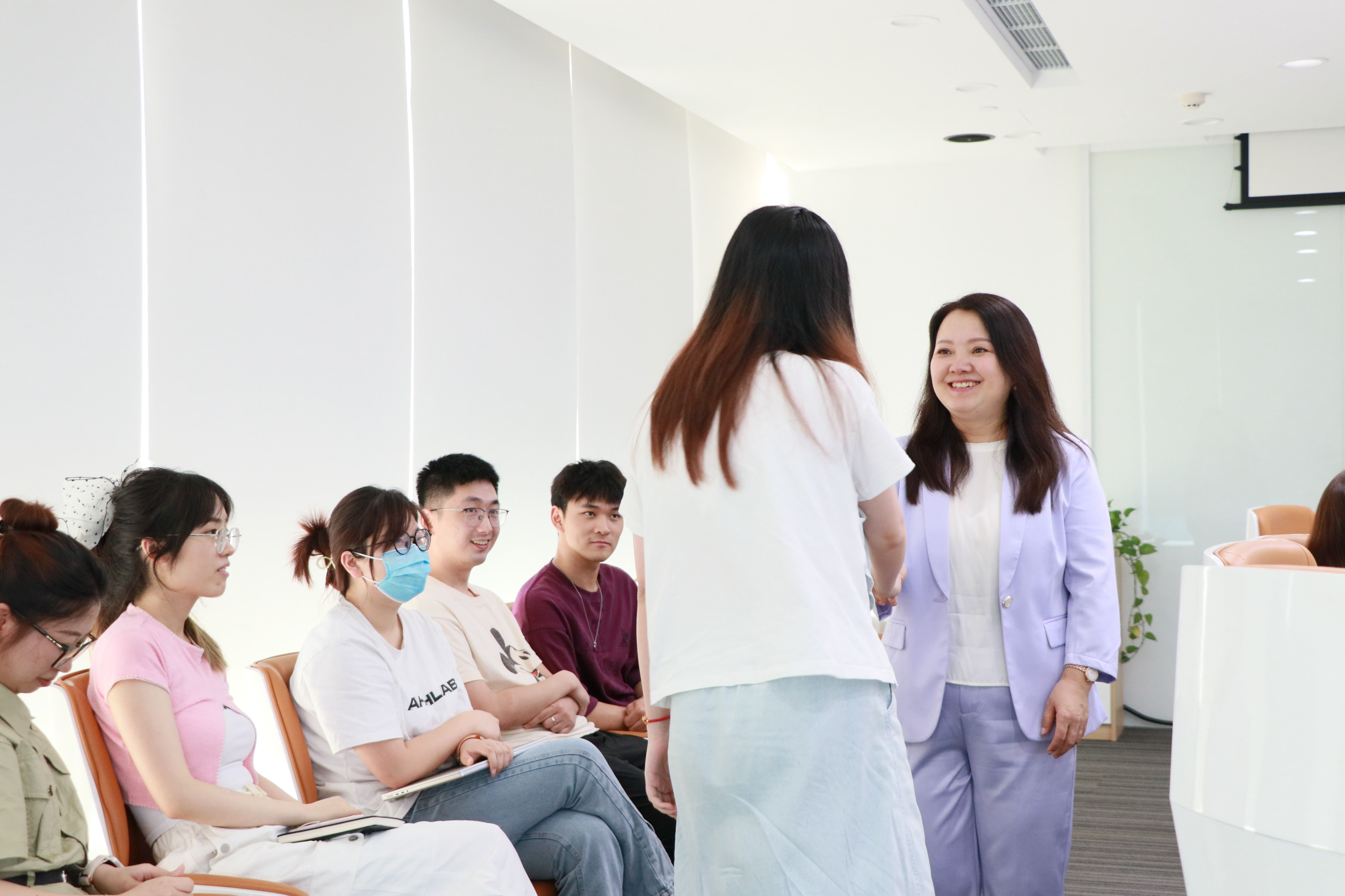 商務(wù)禮儀2.JPG